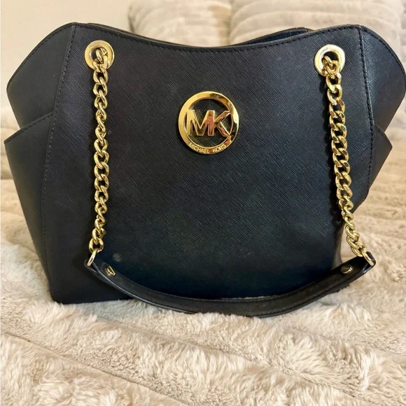Michael Kors Black Shoulder Bag with Gold Chain - Picture 1 of 6
